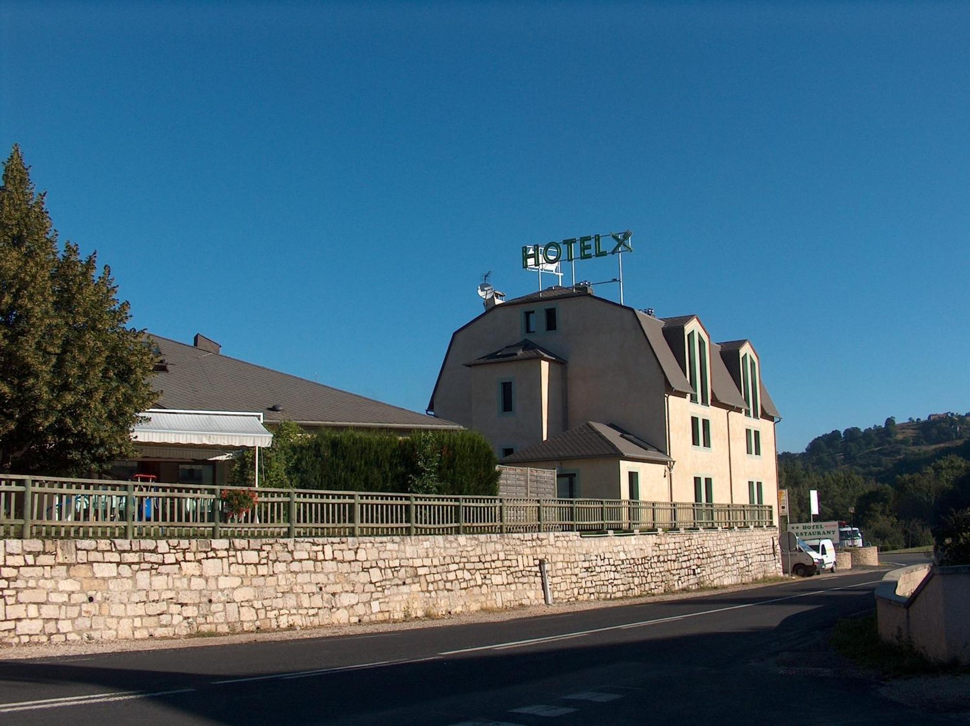 Hotel-Restaurant Le Calice Du Gevaudan - A75 Banassac Exterior photo