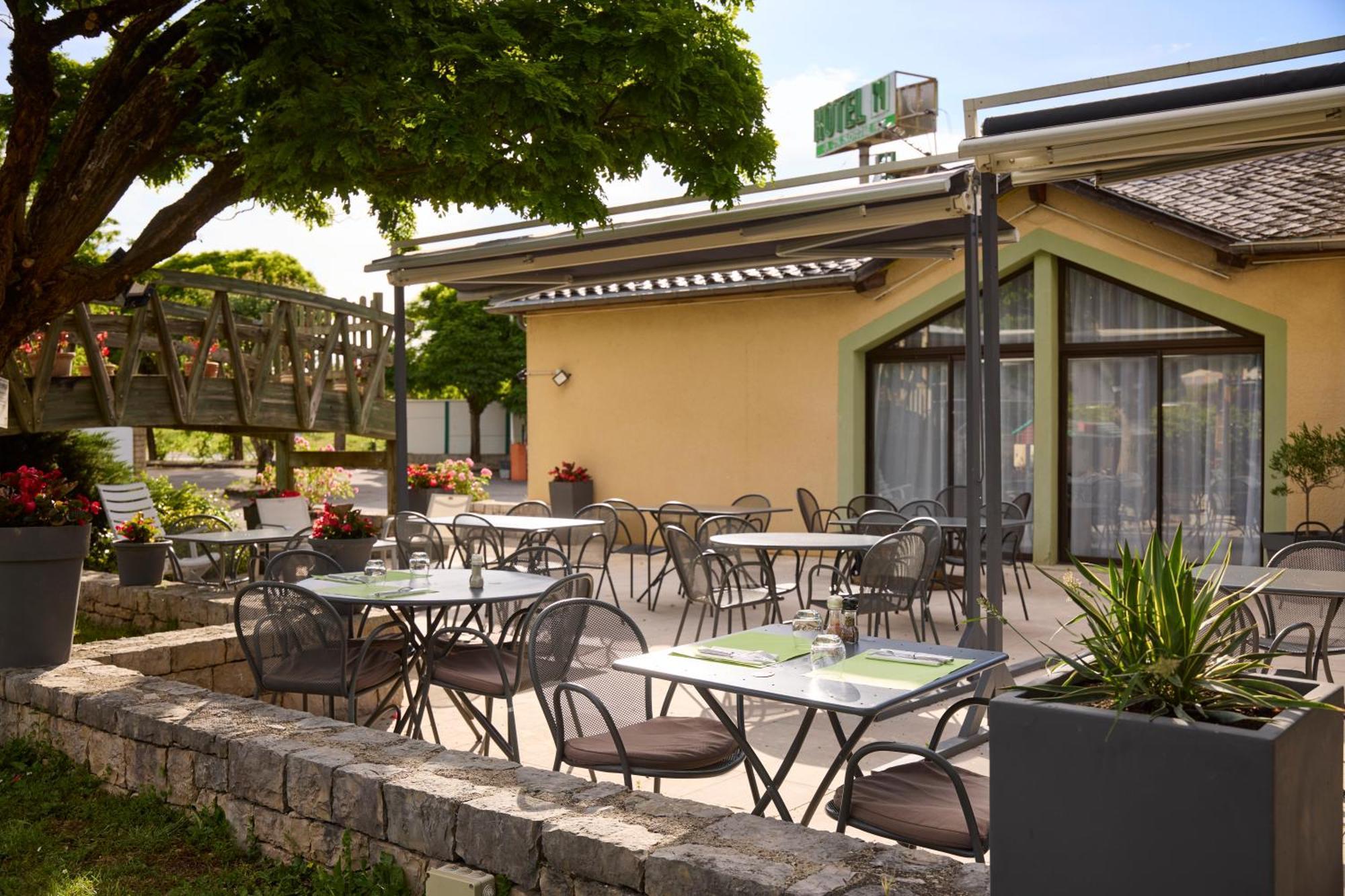Hotel-Restaurant Le Calice Du Gevaudan - A75 Banassac Exterior photo