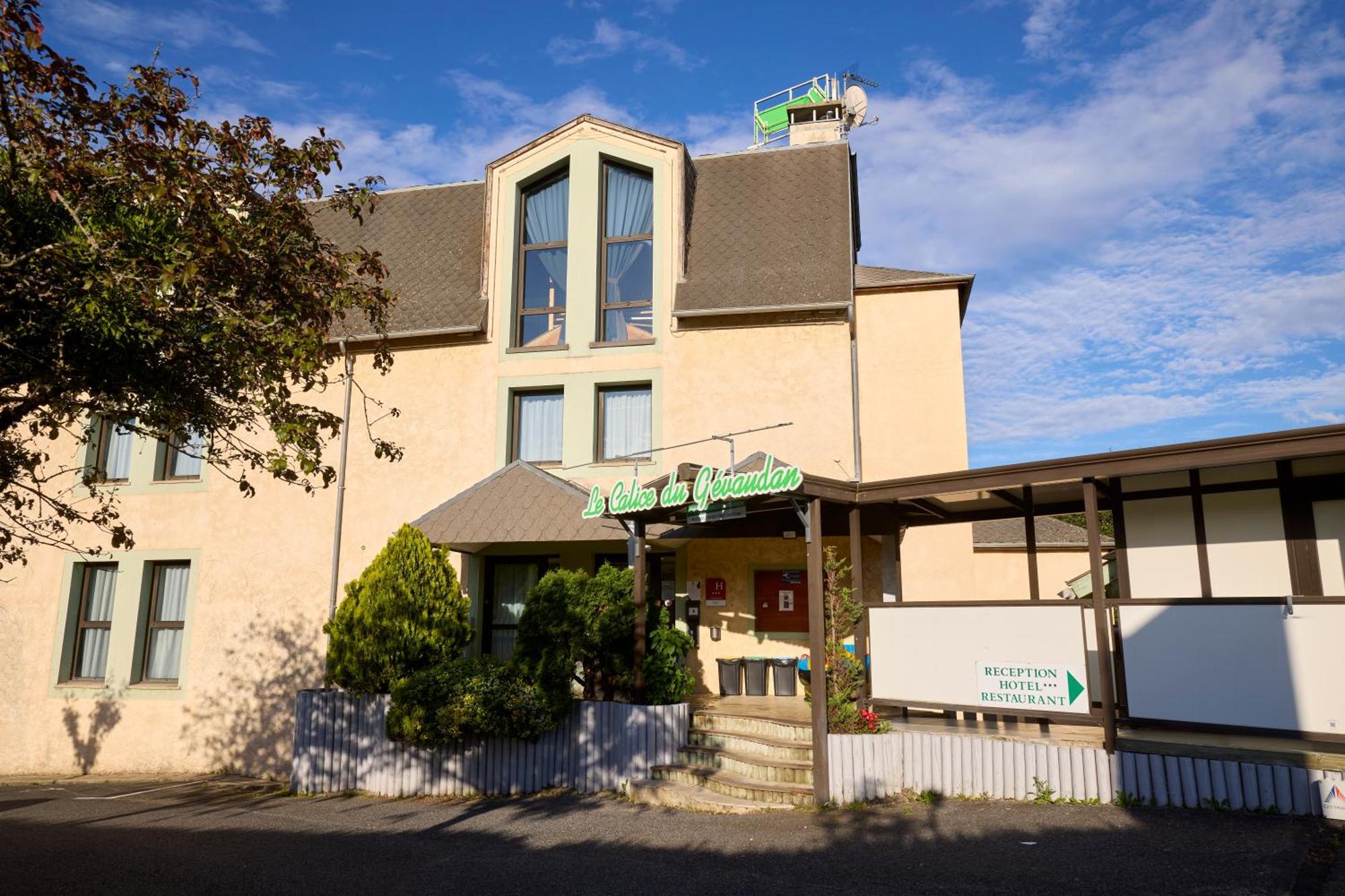 Hotel-Restaurant Le Calice Du Gevaudan - A75 Banassac Exterior photo
